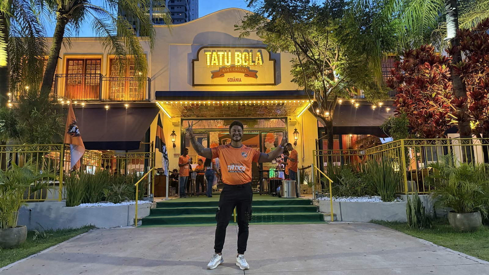 Fachada Tatu Bola — festa de encerramento