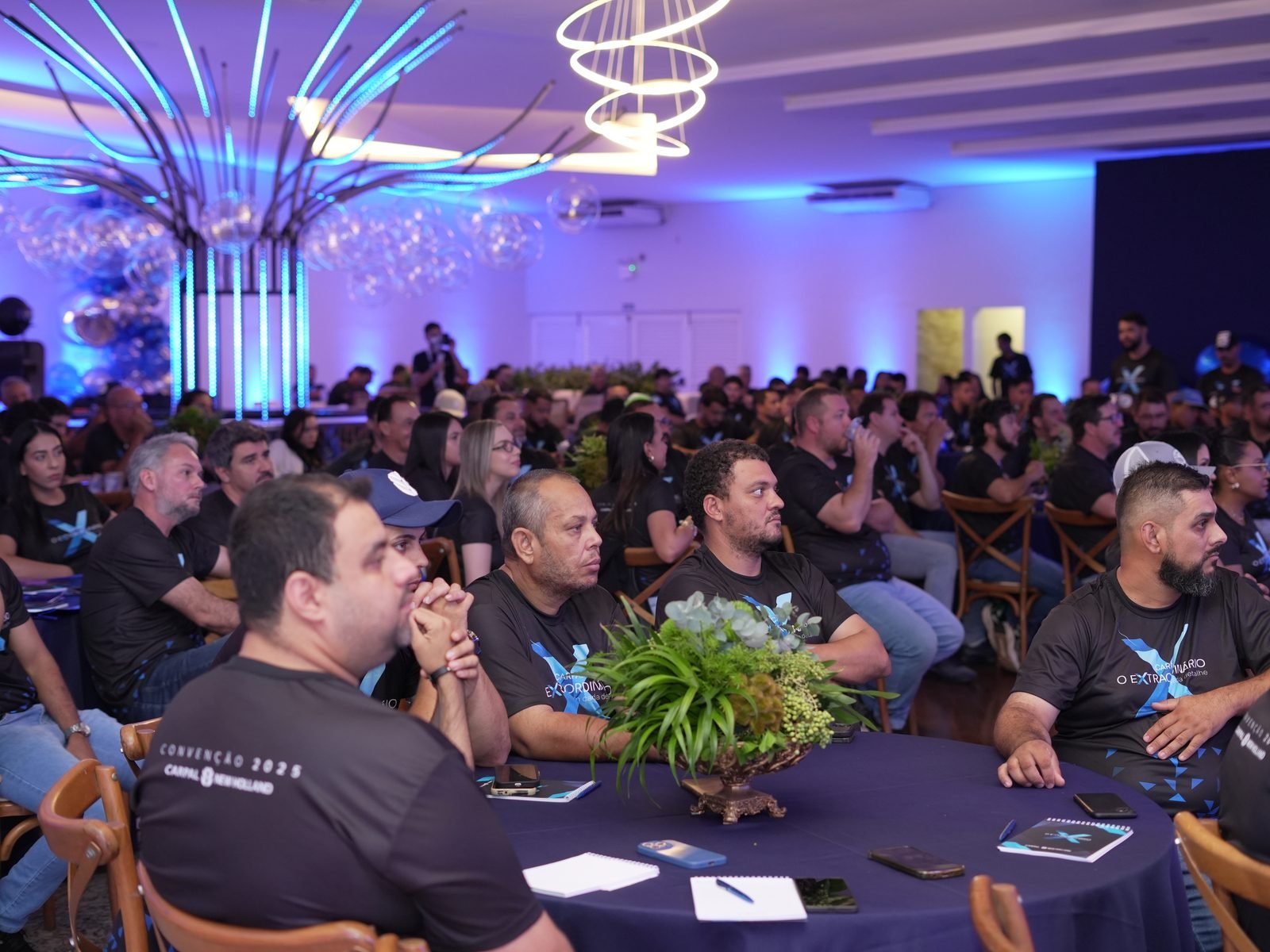 Plateia atenta à palestra — camisetas Convenção 2025 Carpal New Holland