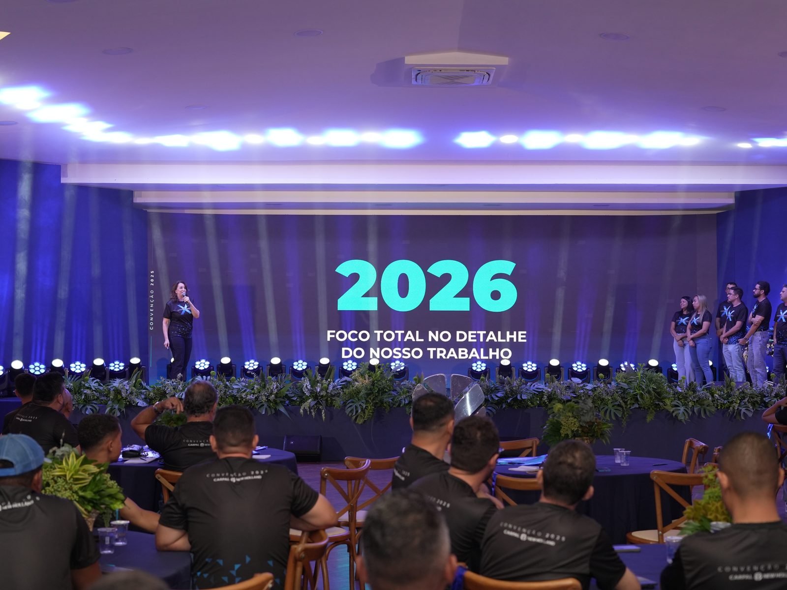 Palco com mensagem 2026 — Foco Total no Detalhe do Nosso Trabalho